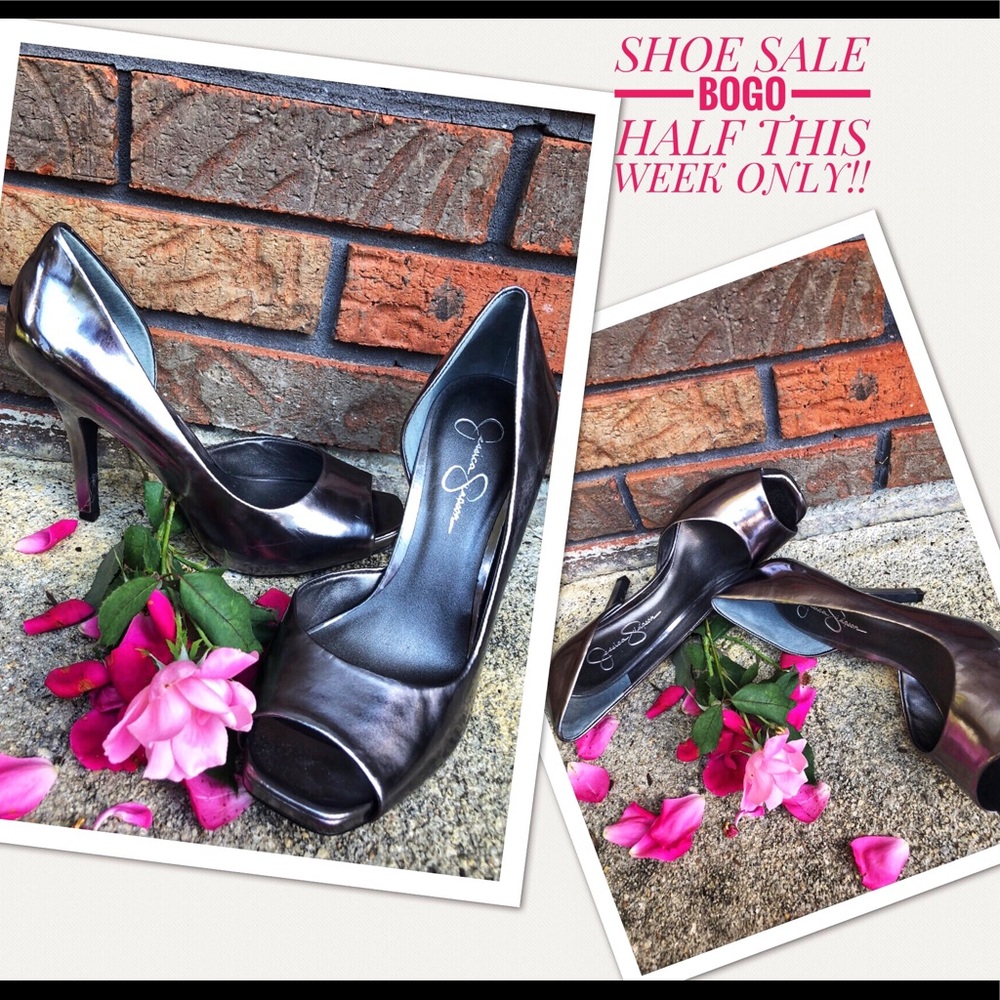Jessica Simpson Chrome stiletto size 9 1/2 Hi heel